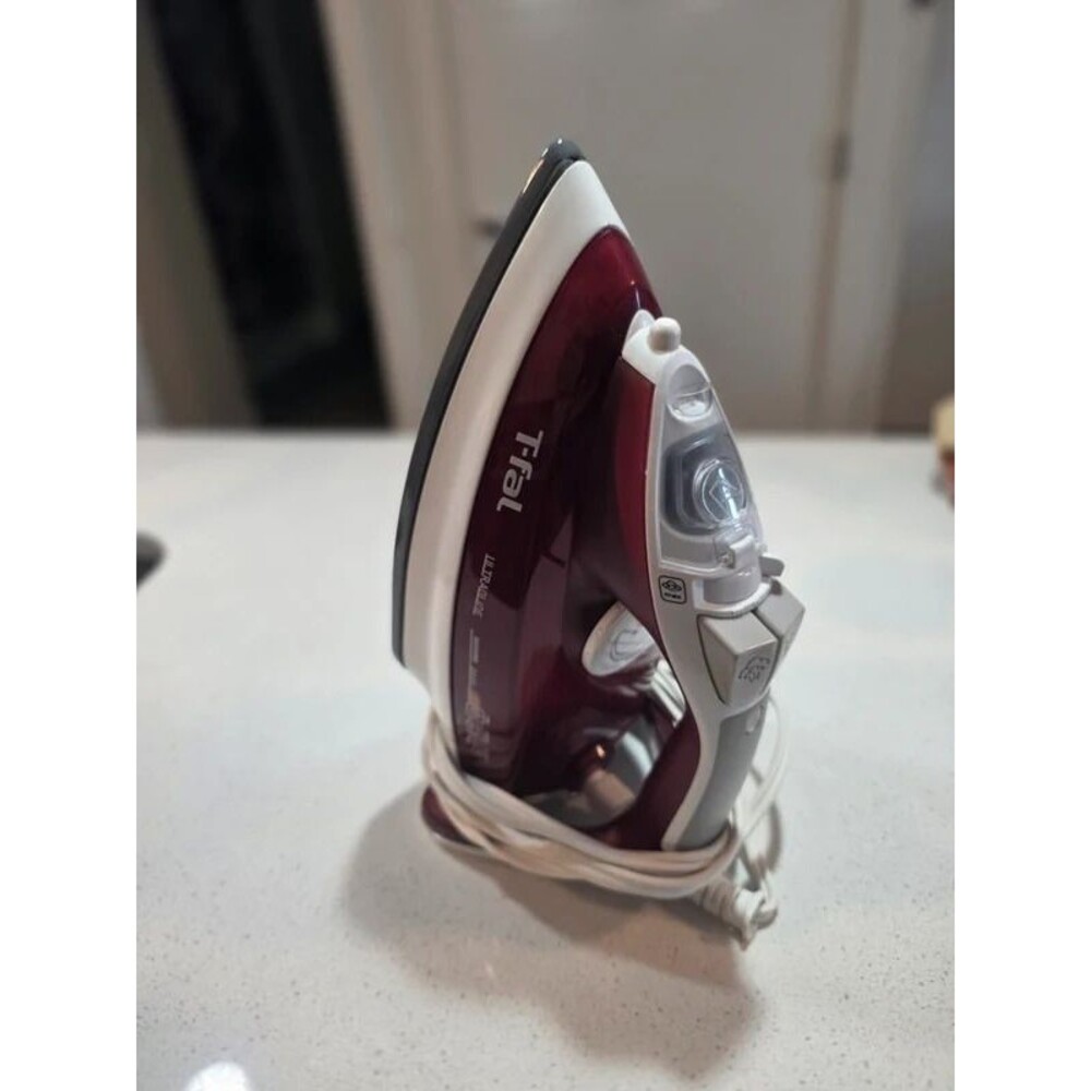 Steam iron, T-fal UltraGlide Easy Cord 1700Wt only used 4 times